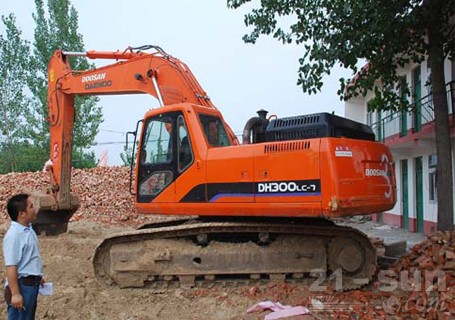 斗山DH300LC-7挖掘機外觀圖