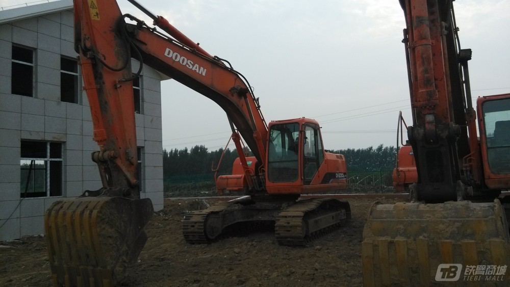 斗山DH300LC-7挖掘機斗山哼哈二將外觀圖